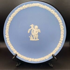 Wedgwood Jasperware plate, With Cherub And Flower Print